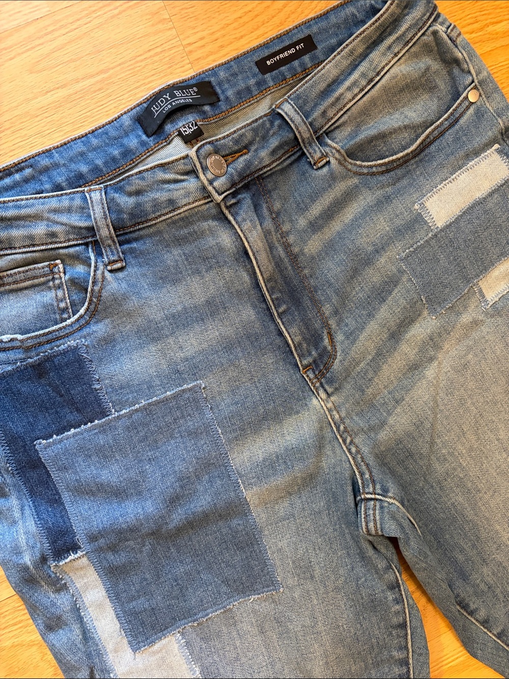 Judy Blue Medium Wash Patchwork Boyfriend Fit Stretch Blue Jeans. 15/32